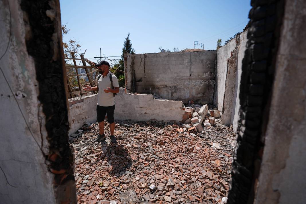 Ateş peşini İzmir'de de bırakmadı! Üç kez evi yandı 1